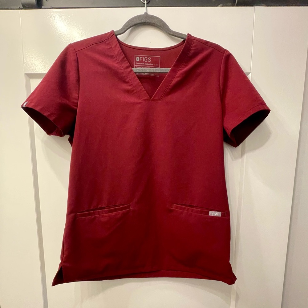 Figs scrub top in Burgundy, size small